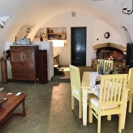 Perlegiannika Houses Villa
